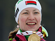 Дар'я Домрачава заваявала залаты медаль у мас-старце на чэмпіянаце свету па біятлону ў Чэхіі (2013)