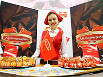 Дегустационный стенд шоколадных конфет фабрики 