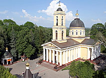 Собор Св. Петра и Павла в дворцово-парковом ансамбле
