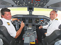 У кабіне пілотаў самалёта Embraer-175 авіякампаніі 