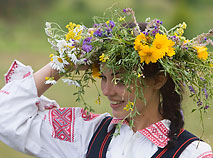 Беларуская дзяўчына на Купалле