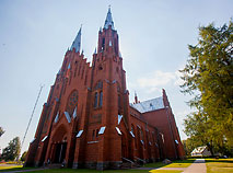 The Church of the Nativity of the Blessed Virgin Mary (1914) in Vidzy is Belarus’ second biggest Catholic church. The biggest one is located in Budslav.