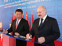 Аляксандр Лукашэнка і Сі Цзіньпін на месцы першага этапу будаўніцтва індустрыяльнага парка