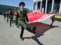 在明斯克举行“我为祖国骄傲”活动庆祝白俄罗斯国旗国徽日。