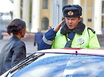 白俄罗斯警察局警员行军礼