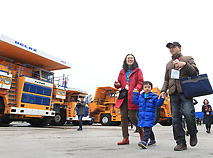 Chinese journalists on an excursion to BelAZ