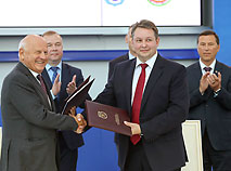 Minsk and the EOC Executive Committee sign a contract on the 2019 European Games, 1 September 2017