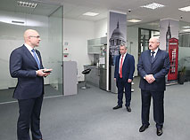 白罗斯总统亚历山大•卢卡申科视察了高科技园居民公司